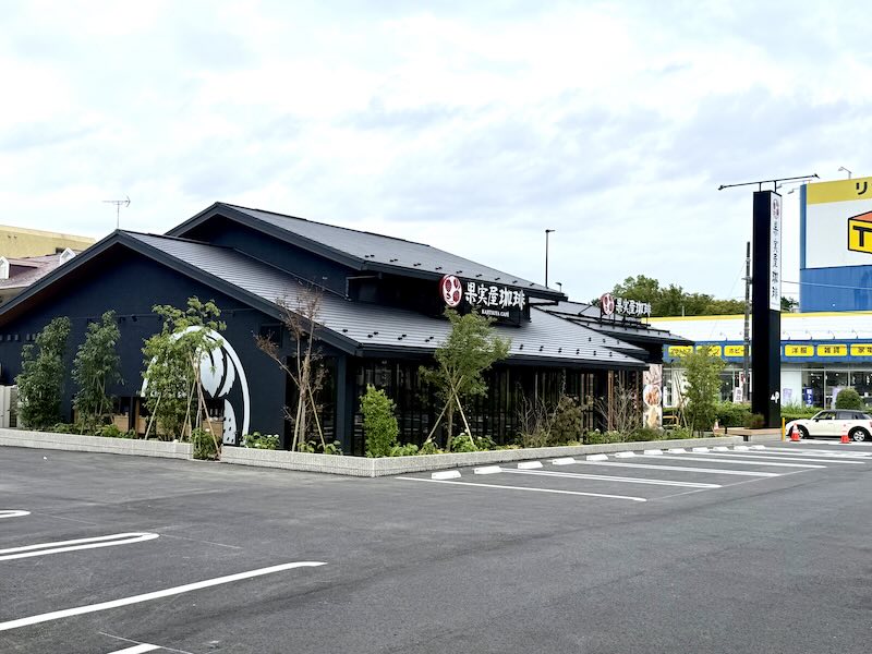 2026年8月29日にオープン予定の果実屋珈琲・八王子南大沢店は、多摩ニュータウン通りのトレジャーファクトリーの道向かいに出店